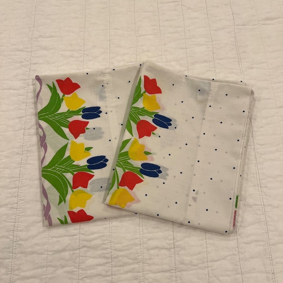 Cannon Monticello Other - Vintage Floral Tulips Pillowcases Granny Core Farmhouse (2)--Standard Size